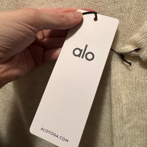 NWT ALO Yoga (M) Unisex Wool Cashmere New Class Crewneck Sweater Bone Heather - Picture 4 of 9